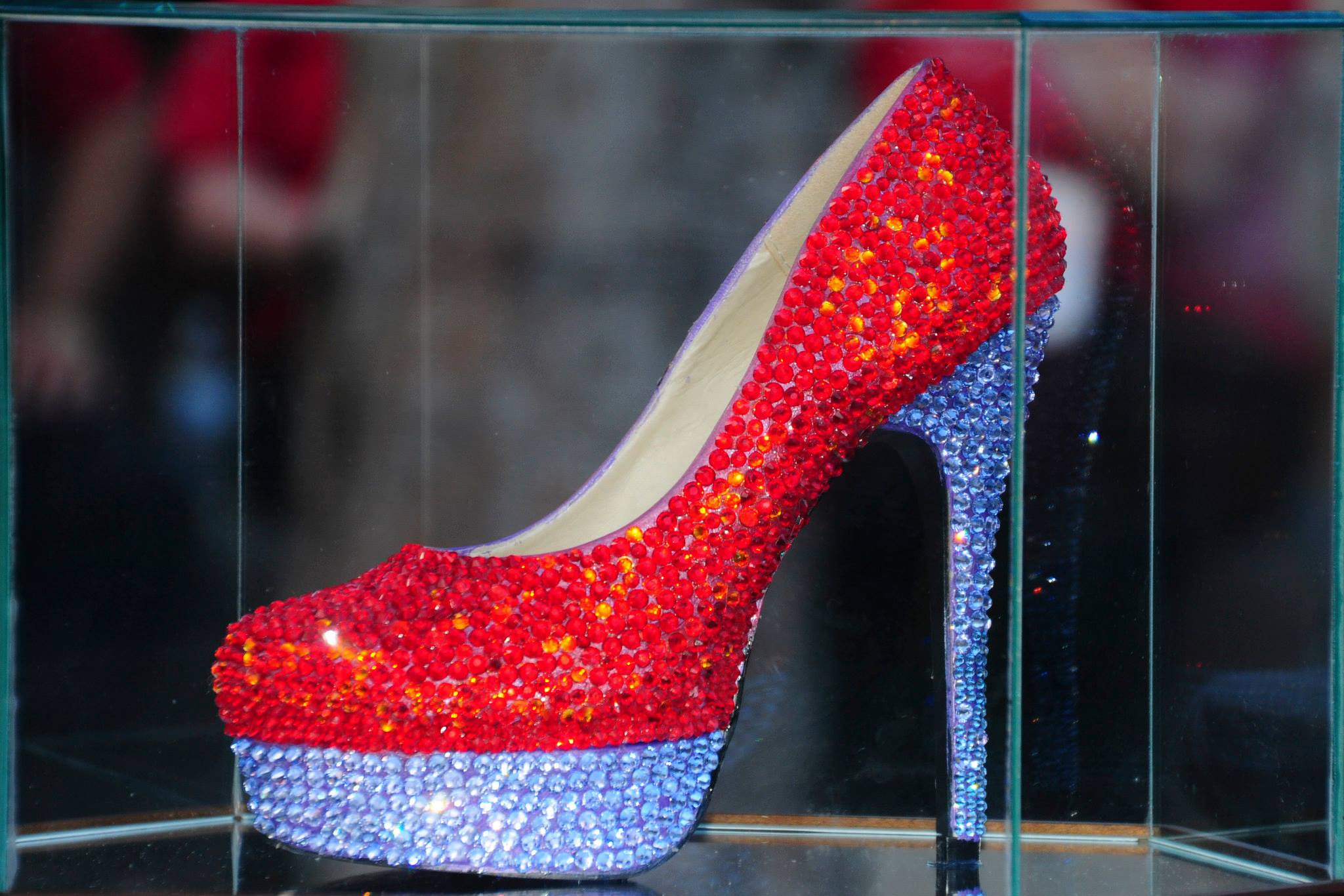 Walk a Mile in Her Shoes 2018 Harbor House of Central